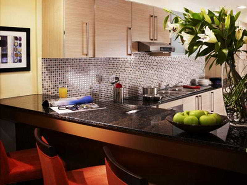 Somerset West Bay Doha Quarto foto A kitchen at The Standard East Village